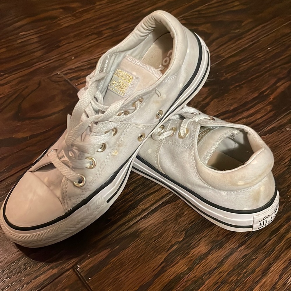 Women’s 7 gray polka dot converse sneakers